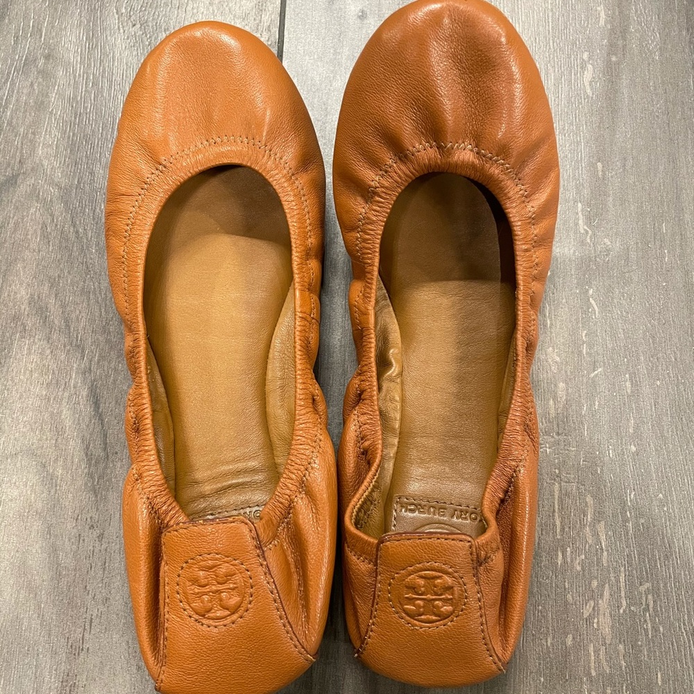 Tory Burch camel chestnut Eddie ballet flats 9M